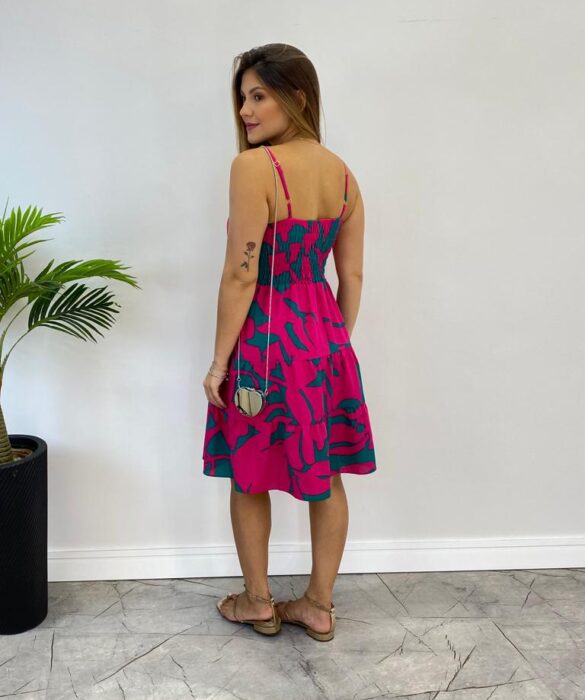 Vestido Feminino Curto com Bojo Estampado Fundo Fúcsia - Fernanda Ramos Store