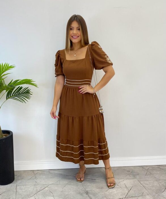 Vestido Midi sem Bojo Mangas Bordadas Marrom - Fernanda Ramos Store