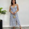 Vestido Midi Tricoline com Bojo e Fenda Listrado de Azul - Fernanda Ramos Store