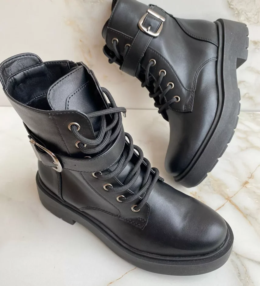 Bota Coturno Feminina Preta com Cadarço e Fivela - Fernanda Ramos Store