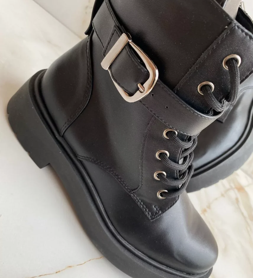 Bota Coturno Feminina Preta com Cadarço e Fivela - Fernanda Ramos Store