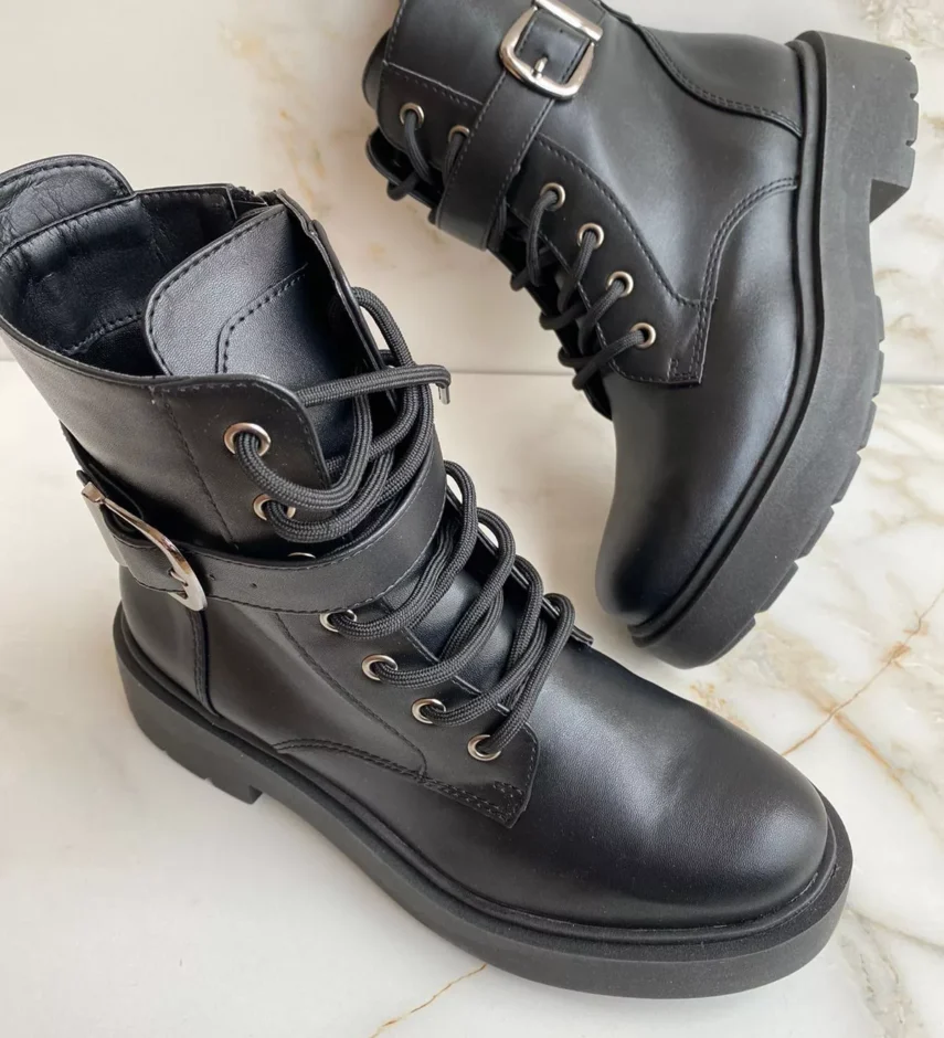 Bota Coturno Feminina Preta com Cadarço e Fivela - Fernanda Ramos Store
