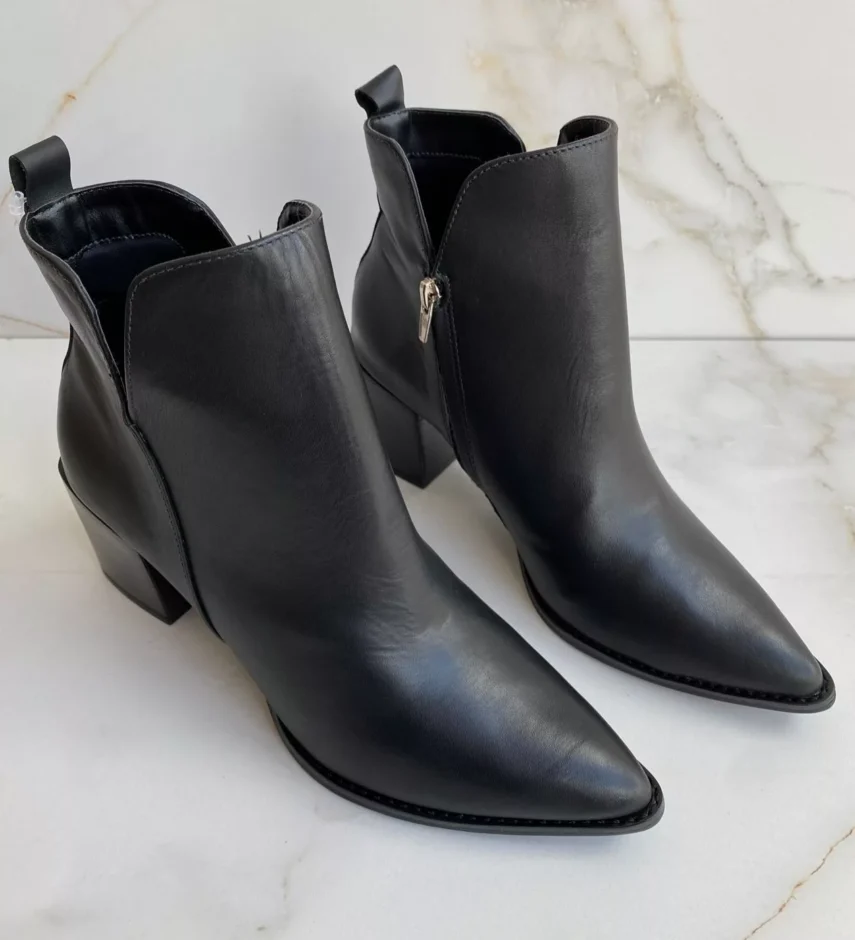 Bota Feminina Couro Cano Curto Bico Fino Preta - Fernanda Ramos Store