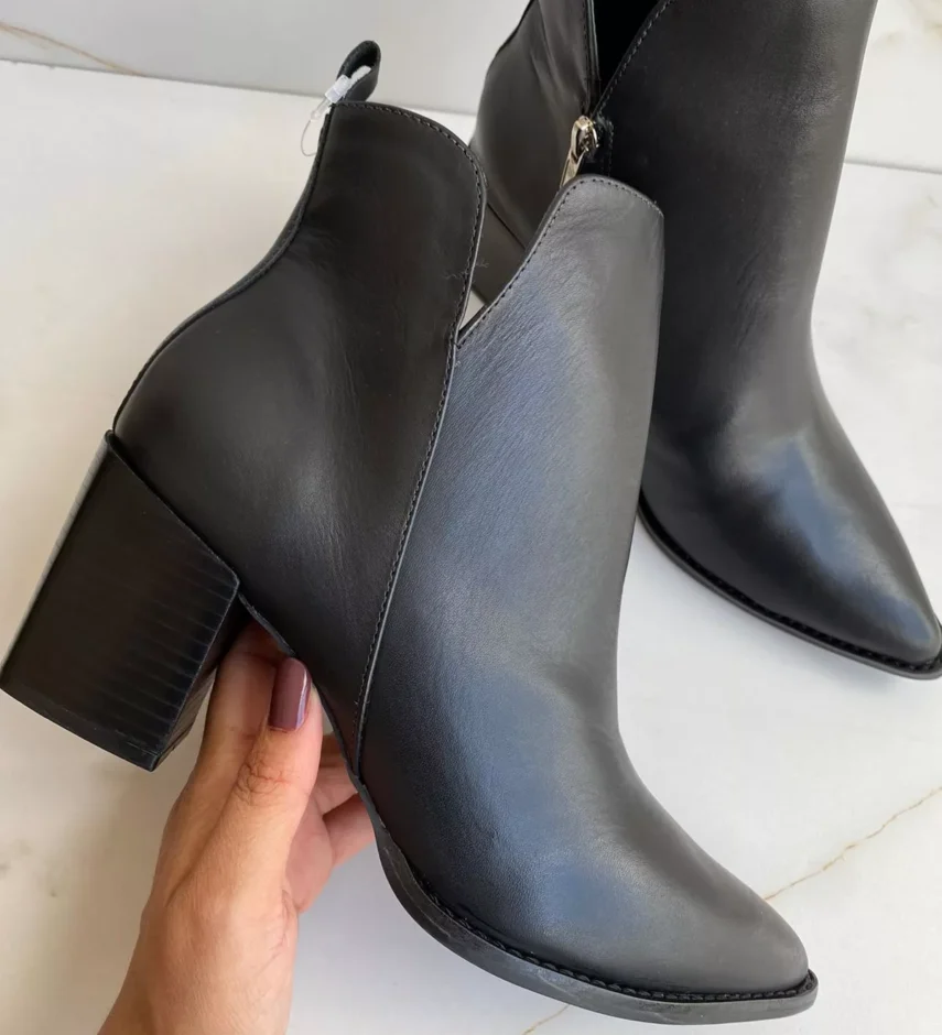 Bota Feminina Couro Cano Curto Bico Fino Preta - Fernanda Ramos Store