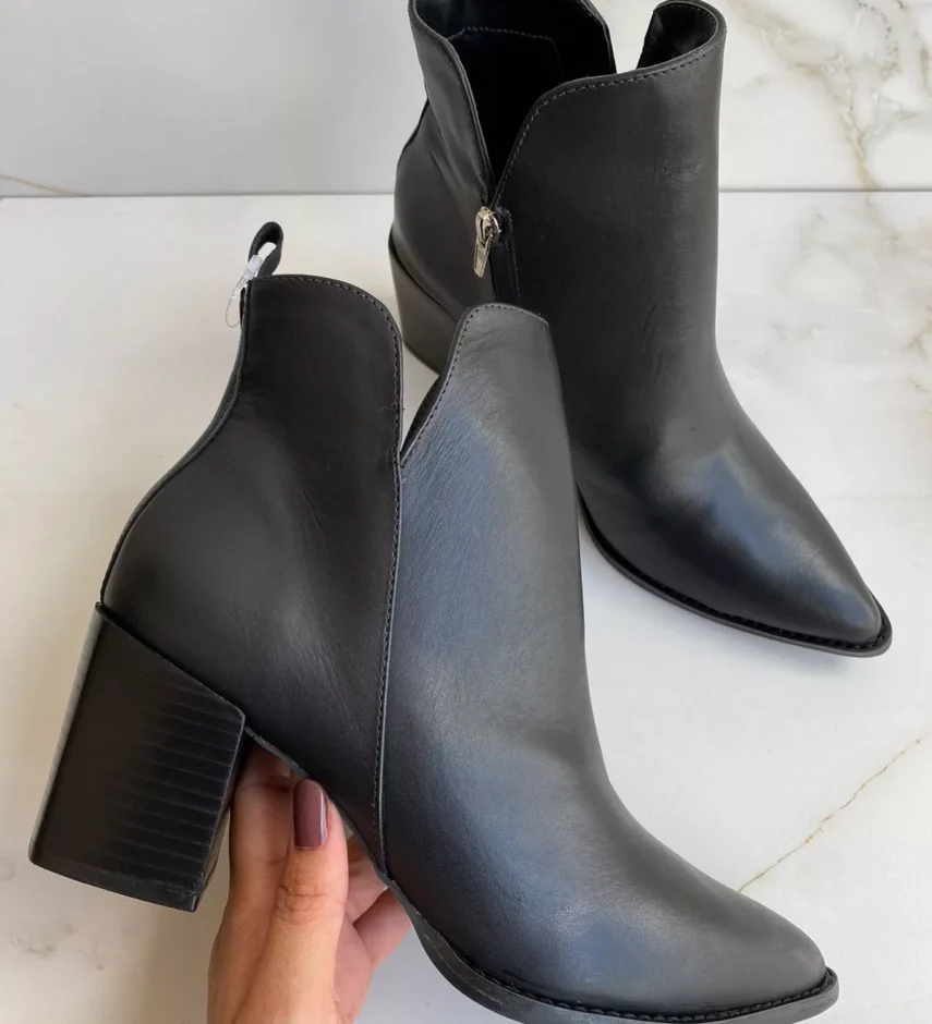 Bota Feminina Couro Cano Curto Bico Fino Preta - Fernanda Ramos Store