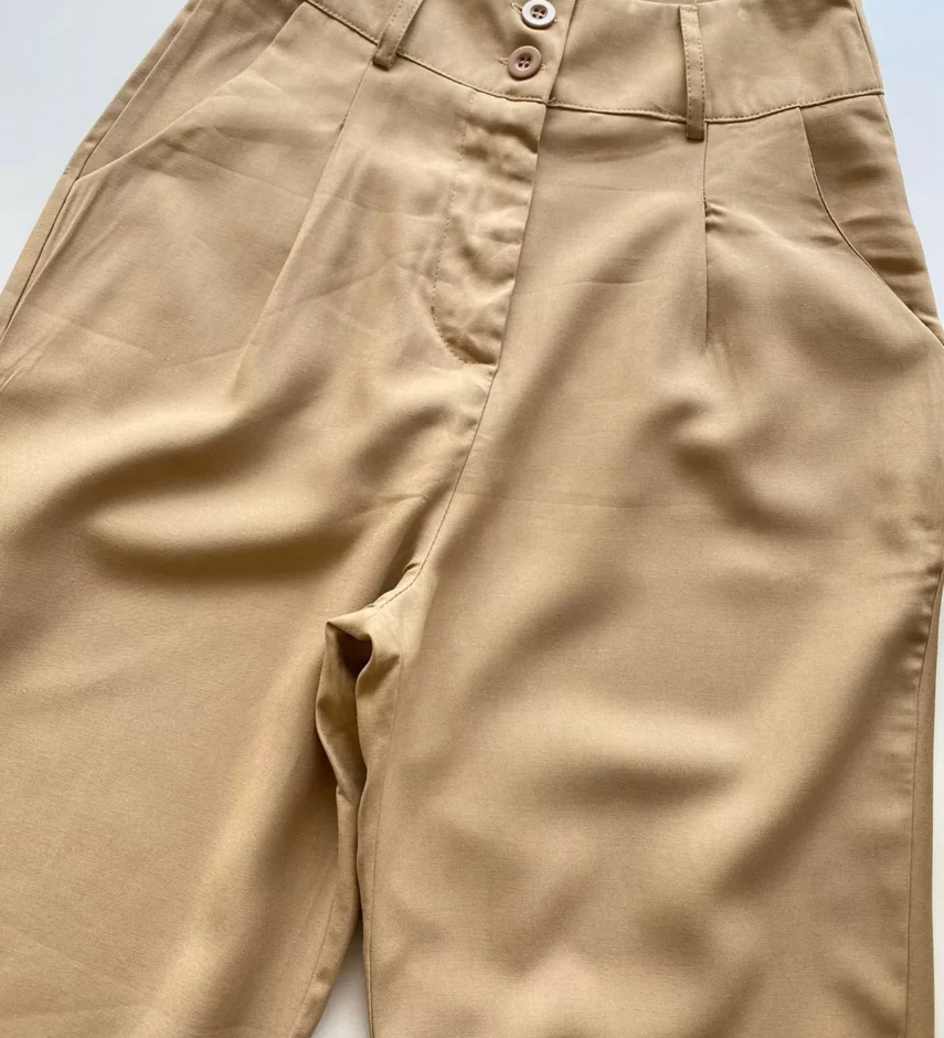 Calça Feminina Alfaiataria com 2 Botões Caqui - Fernanda Ramos Store