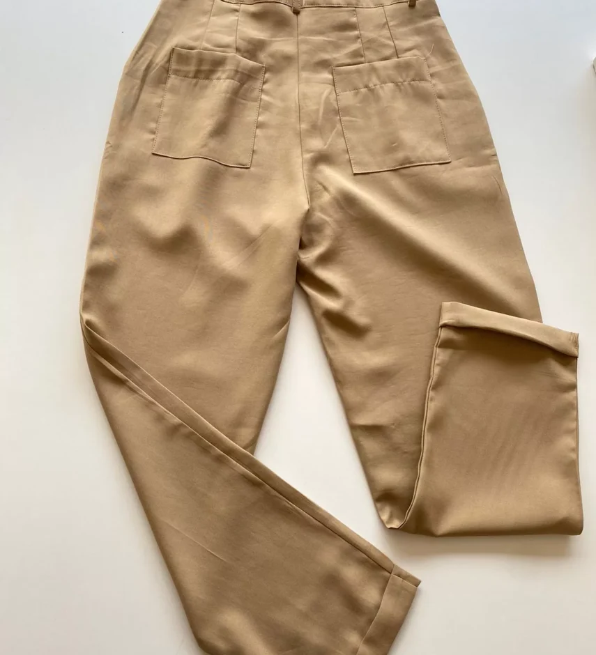 Calça Feminina Alfaiataria com 2 Botões Caqui - Fernanda Ramos Store