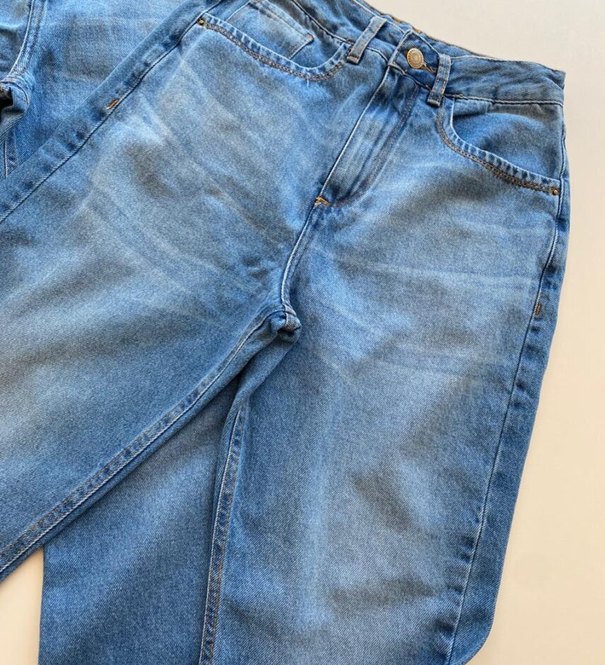 Calça Feminina Mom Barra Dobrada Jeans Claro 016165 - Fernanda Ramos Store