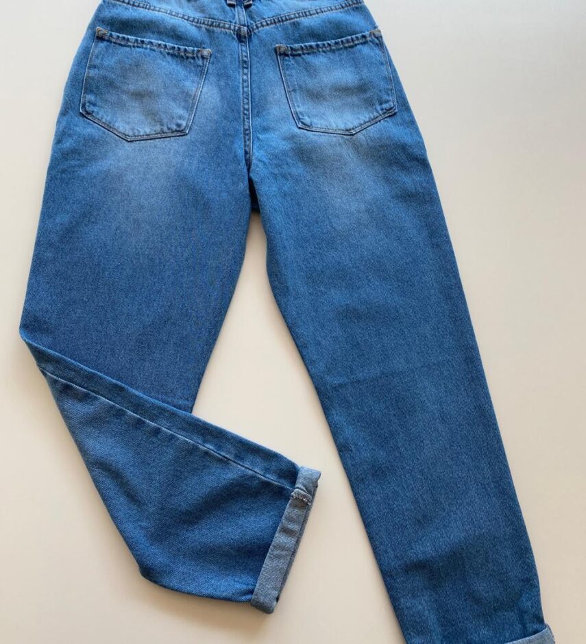 Calça Feminina Mom Barra Dobrada Jeans Claro 016165 - Fernanda Ramos Store