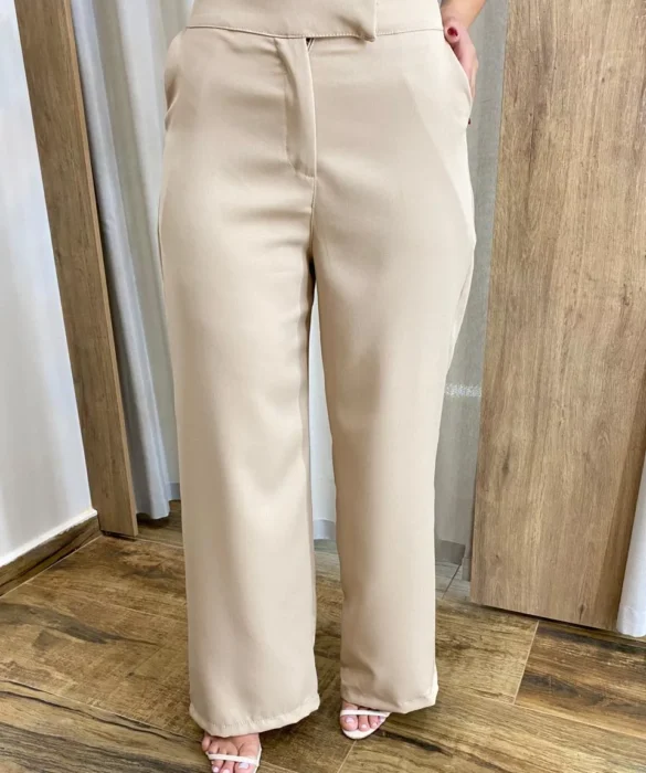 Conjunto Feminino Colete com Amarração e Calça Pantalona Bege - Fernanda Ramos Store