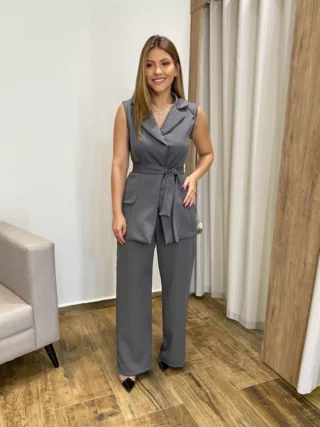 Conjunto Feminino Colete com Amarração e Calça Pantalona Cinza - Fernanda Ramos Store