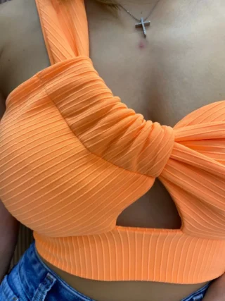 Cropped Feminino Canelado com Bojo e Abertura Nula Manga Laranja - Fernanda Ramos Store