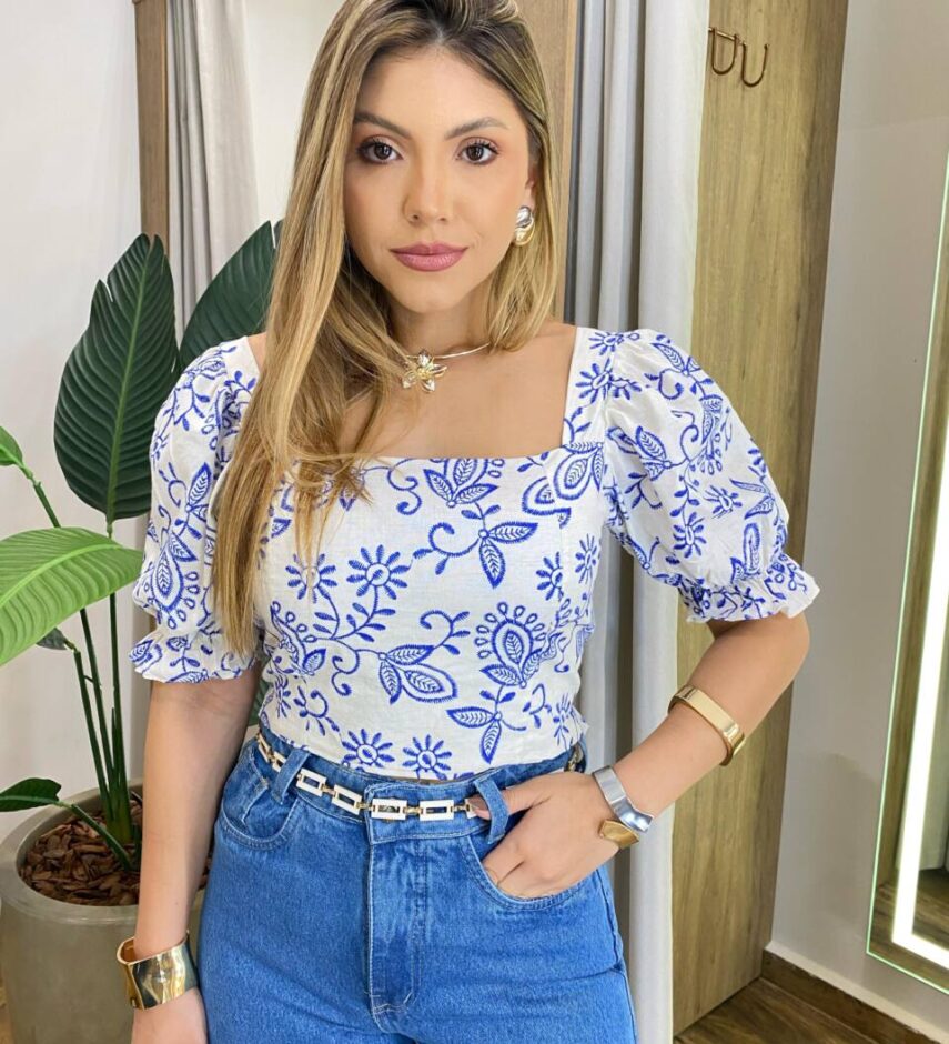 Cropped Feminino com Bojo Manga Bufante Estampado Azul Bic - Fernanda Ramos Store