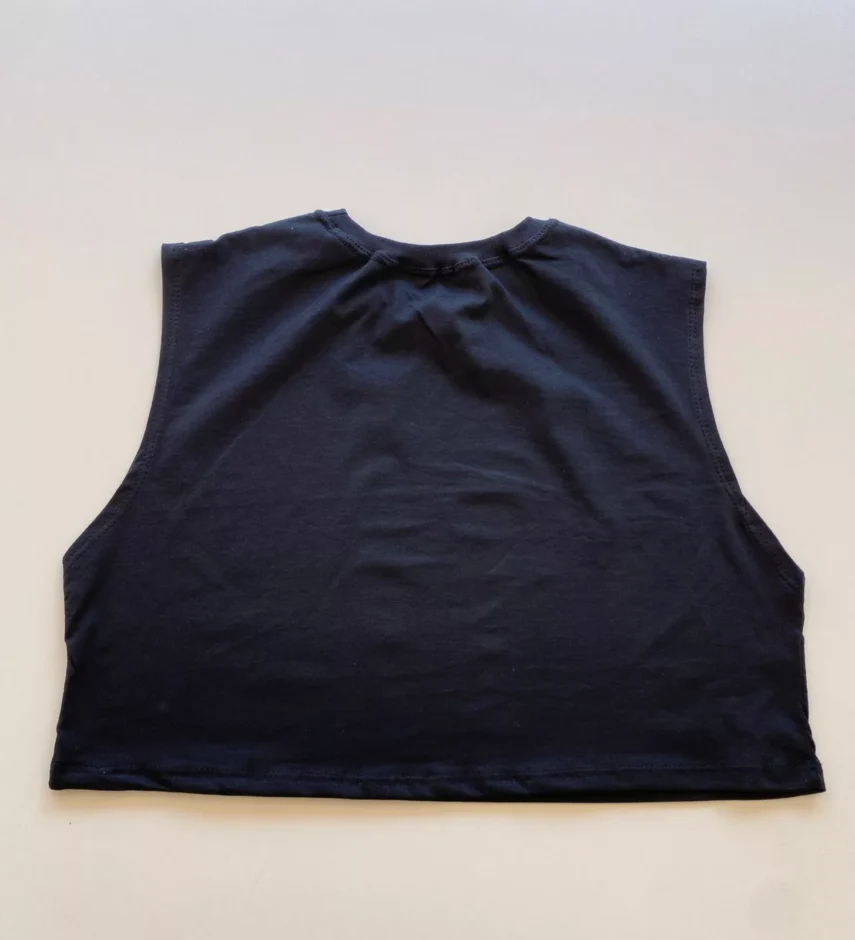 Cropped Regata sem Bojo Preto Estampado com Araras - Fernanda Ramos Store