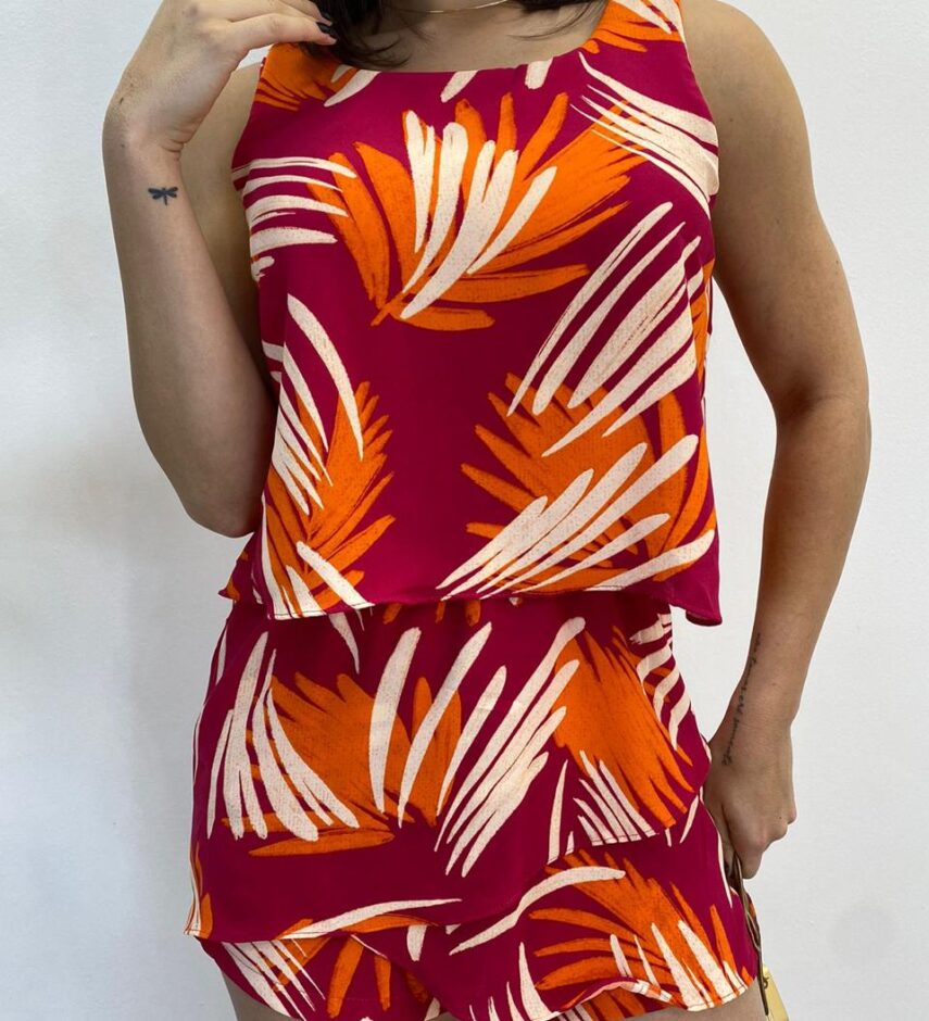 Macaquinho Feminino sem Bojo Estampado Fundo Fúcsia - Fernanda Ramos Store
