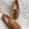 Mocassim Feminino Bico Quadrado Caramelo com Detalhe Dourado - Fernanda Ramos Store