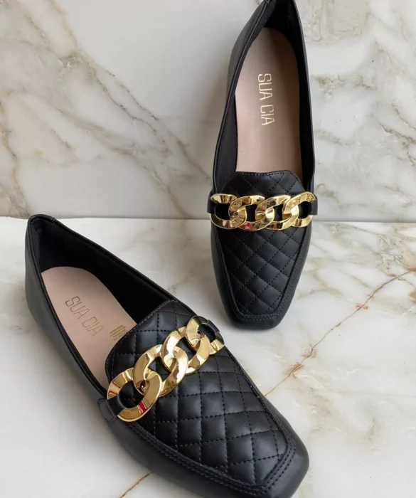 Mocassim Feminino Bico Quadrado Preto com Detalhe Dourado - Fernanda Ramos Store