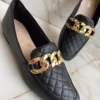 Mocassim Feminino Bico Quadrado Preto com Detalhe Dourado - Fernanda Ramos Store