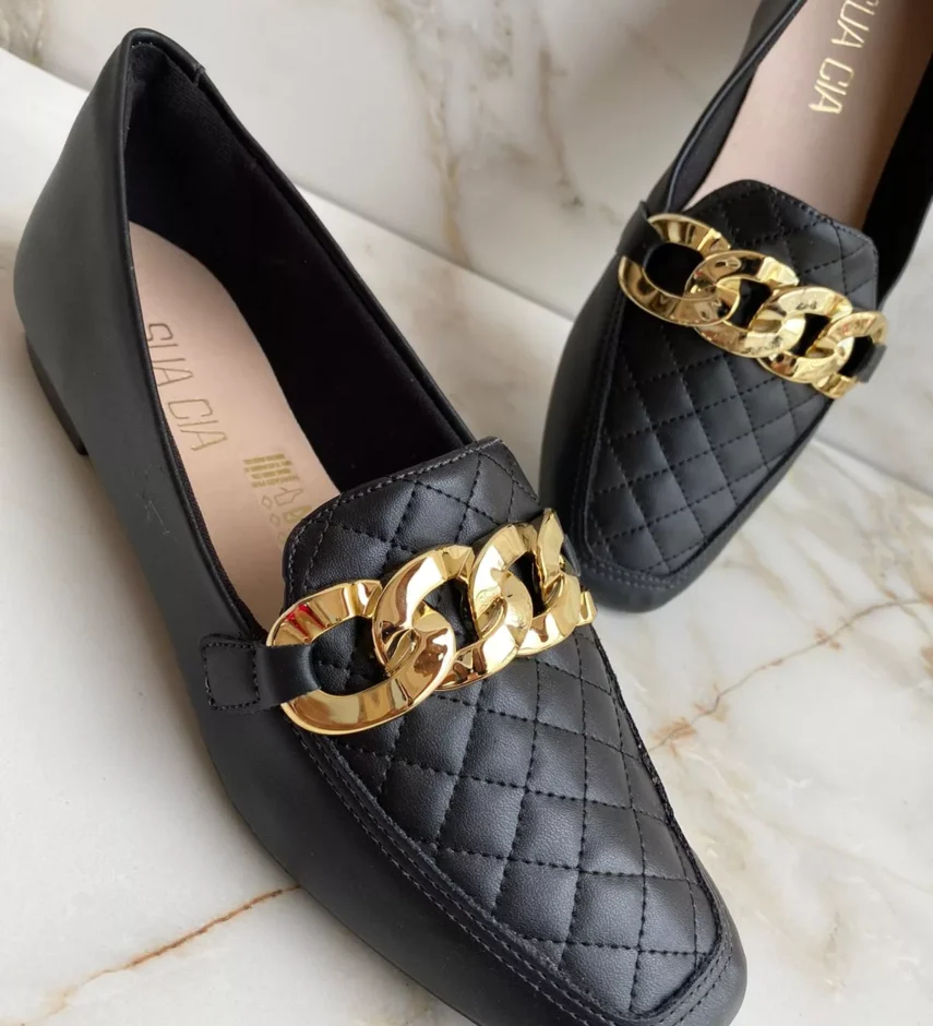 Mocassim Feminino Bico Quadrado Preto com Detalhe Dourado - Fernanda Ramos Store
