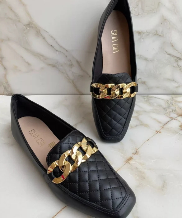 Mocassim Feminino Bico Quadrado Preto com Detalhe Dourado - Fernanda Ramos Store