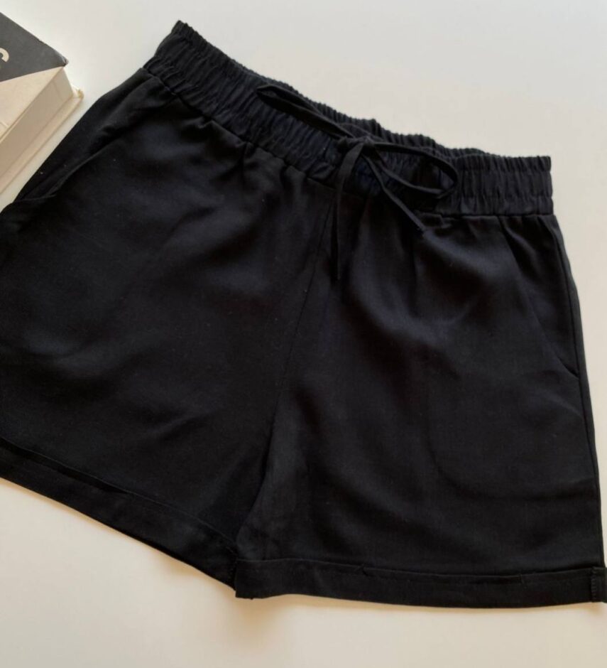 Short Feminino Viscolinho com Bolsos e Amarração Preto - Fernanda Ramos Store