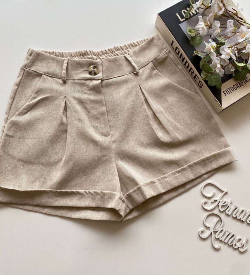 Short Feminino Viscolinho com Bolsos e Botão Cru - Fernanda Ramos Store