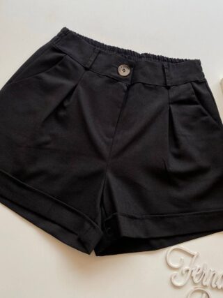 Short Feminino Viscolinho com Bolsos e Botão Preto - Fernanda Ramos Store