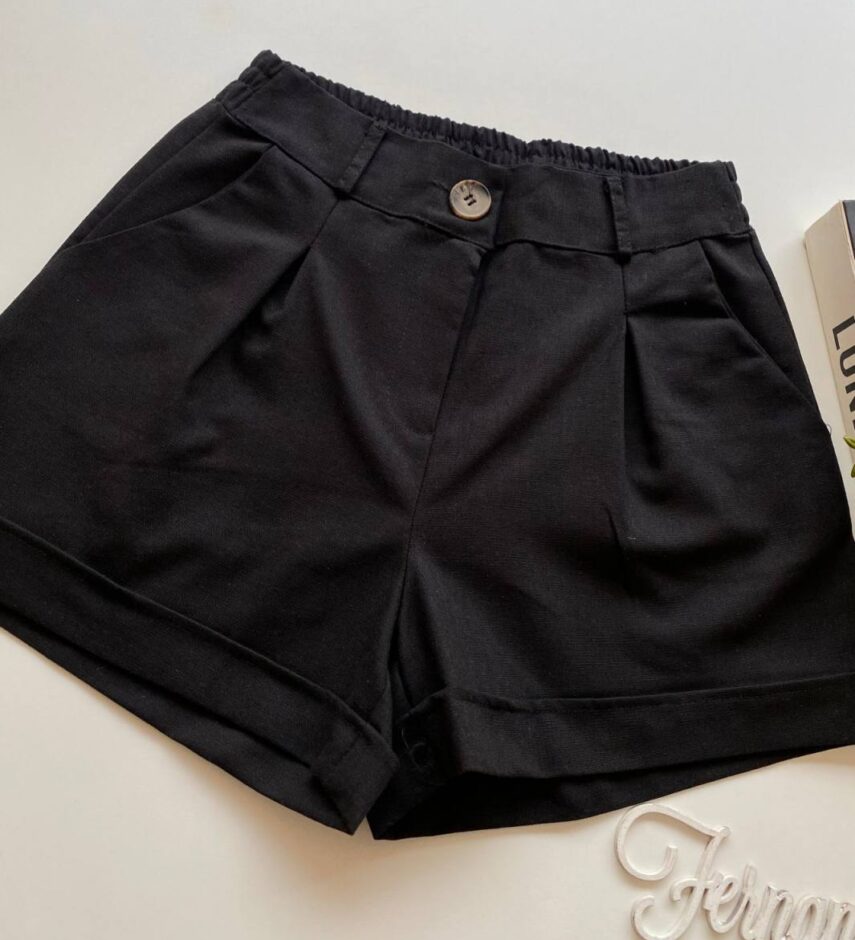 Short Feminino Viscolinho com Bolsos e Botão Preto - Fernanda Ramos Store