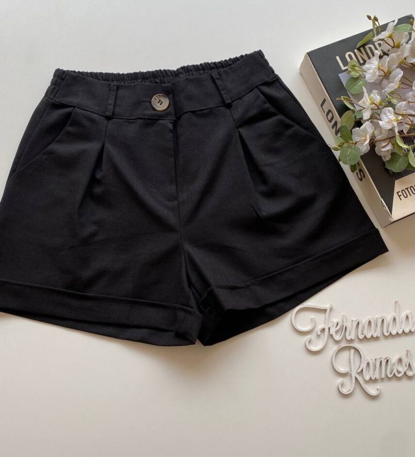 Short Feminino Viscolinho com Bolsos e Botão Preto - Fernanda Ramos Store