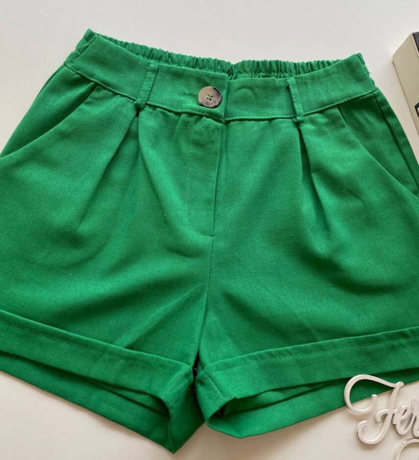 Short Feminino Viscolinho com Bolsos e Botão Verde - Fernanda Ramos Store