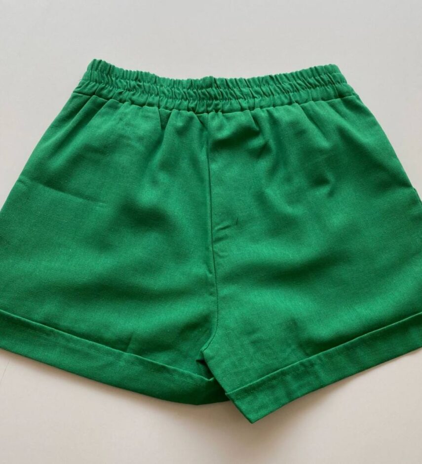 Short Feminino Viscolinho com Bolsos e Botão Verde - Fernanda Ramos Store