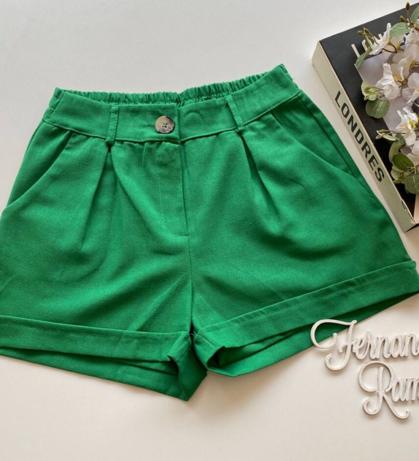 Short Feminino Viscolinho com Bolsos e Botão Verde - Fernanda Ramos Store