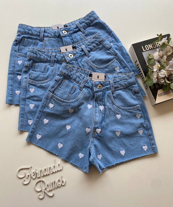 Short Jeans Feminino com Detalhe Bordado de Coração - Fernanda Ramos Store