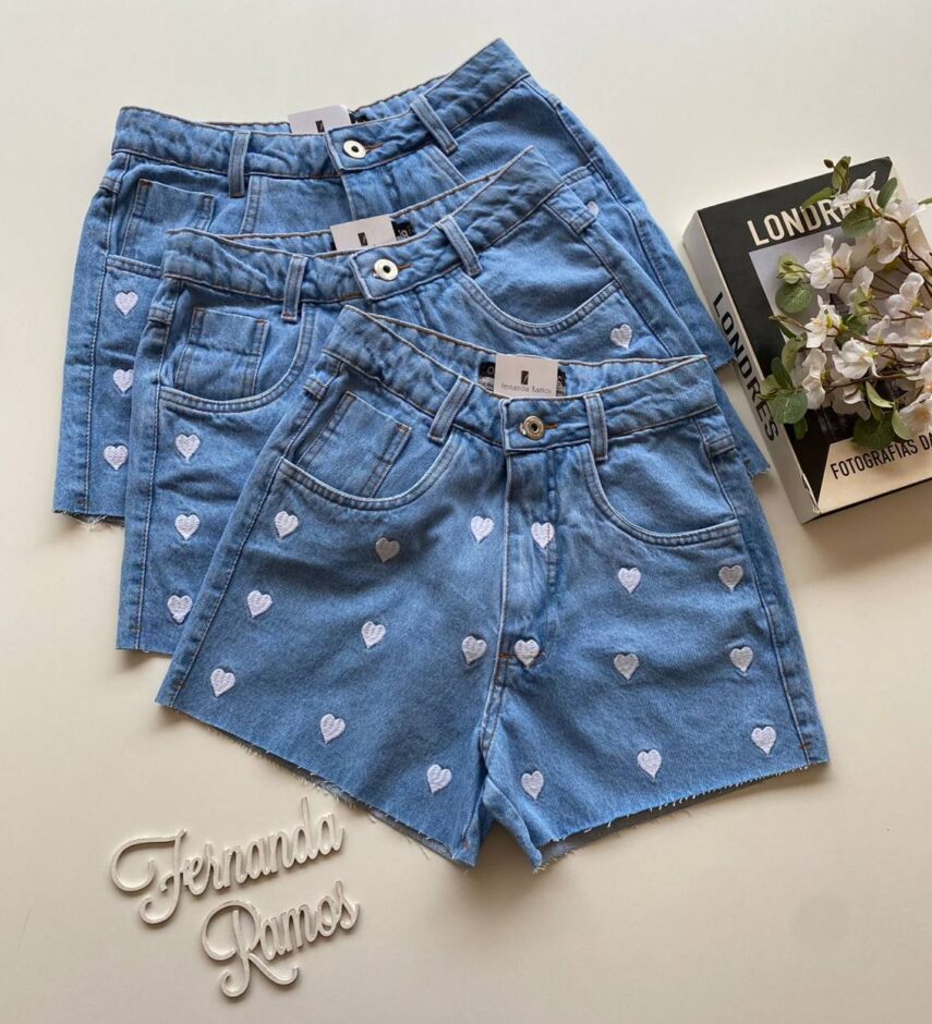Short Jeans Feminino com Detalhe Bordado de Coração - Fernanda Ramos Store