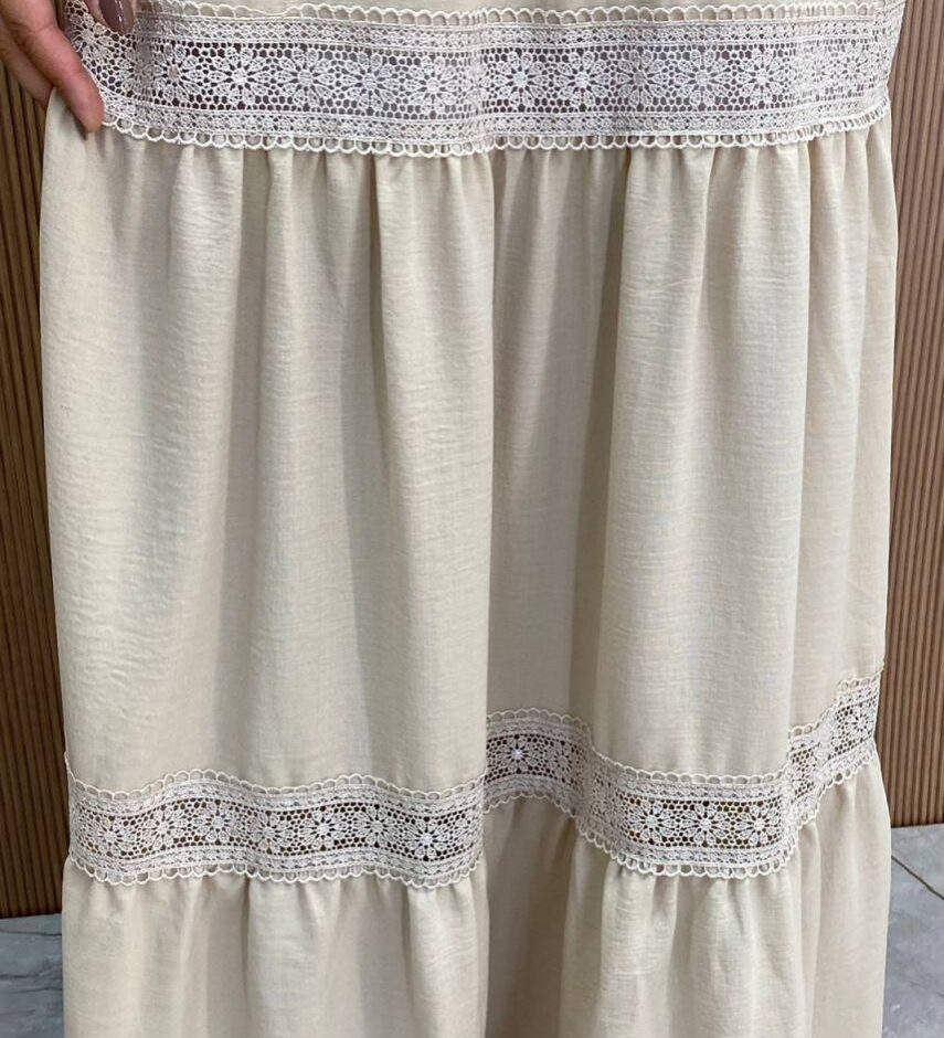 Vestido Longo com Bojo Alça Regulável Detalhe em Guipir Bege - Fernanda Ramos Store