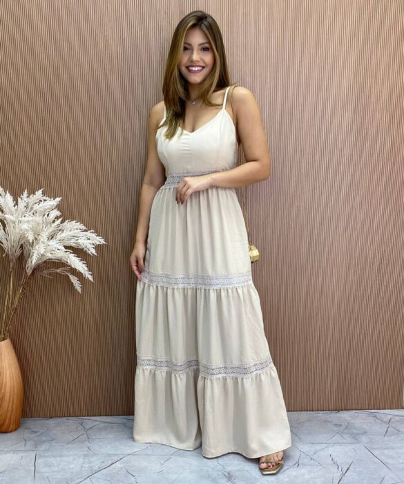 Vestido Longo com Bojo Alça Regulável Detalhe em Guipir Bege - Fernanda Ramos Store