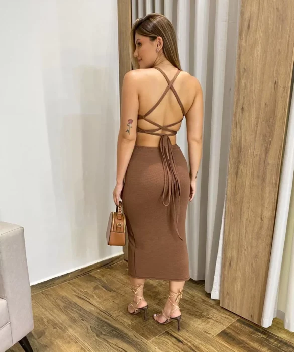 Vestido Midi Ana com Bojo e Fenda Canelado Marrom - Fernanda Ramos Store