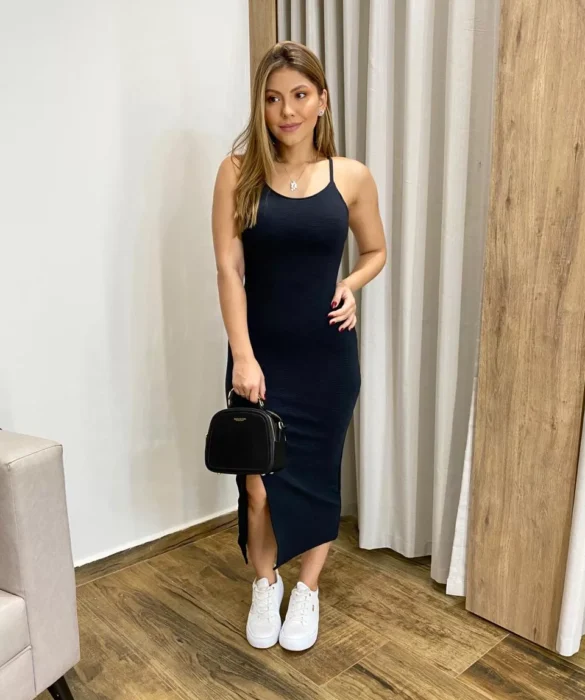 Vestido Midi Ana com Bojo e Fenda Canelado Preto - Fernanda Ramos Store