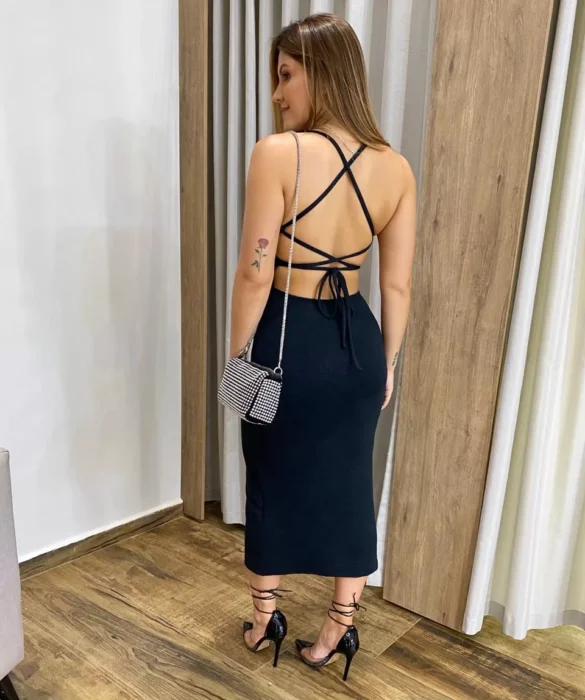 Vestido Midi Ana com Bojo e Fenda Canelado Preto - Fernanda Ramos Store