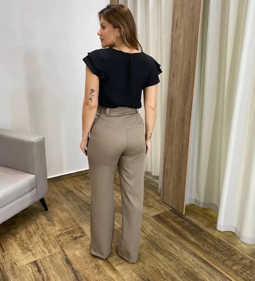 Blusa Feminina Crepe com Babado nas Mangas Preto - Fernanda Ramos Store