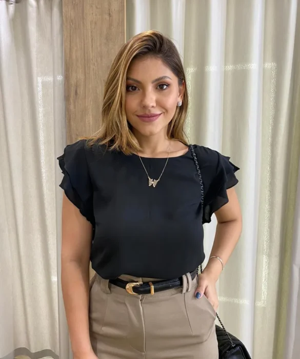 Blusa Feminina Crepe com Babado nas Mangas Preto - Fernanda Ramos Store