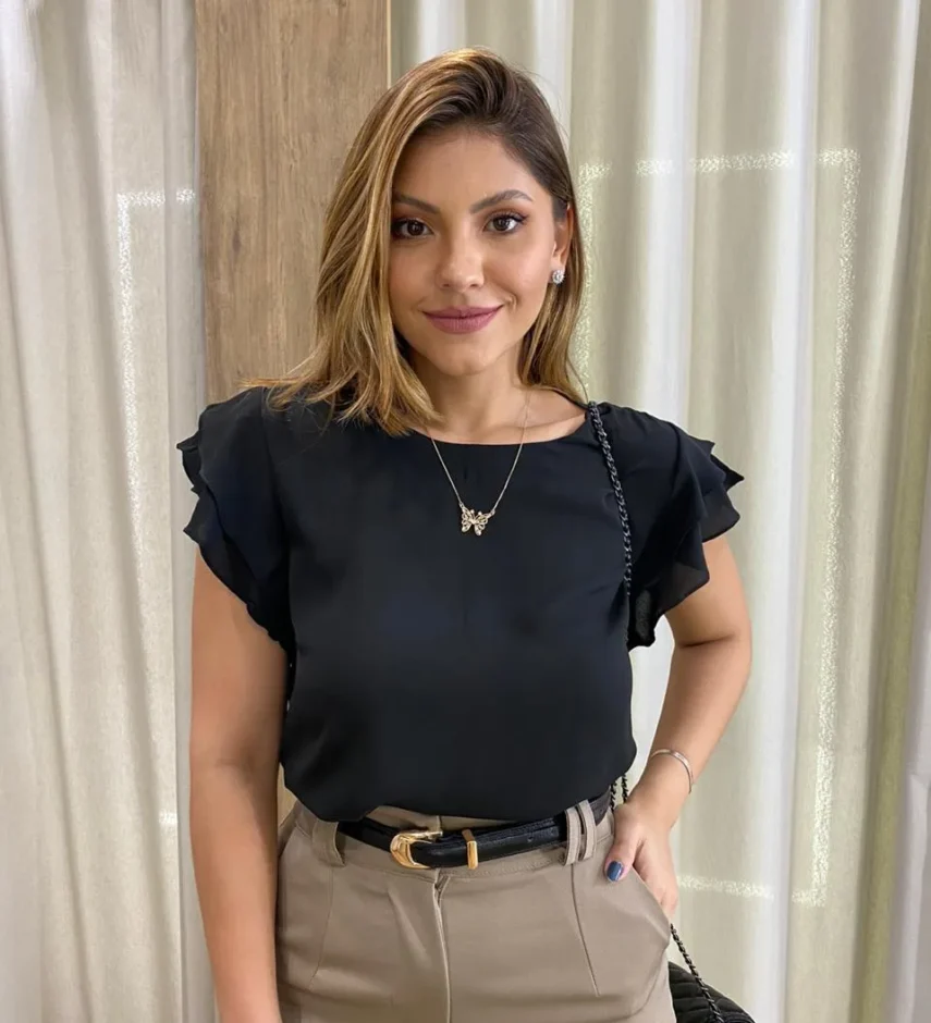 Blusa Feminina Crepe com Babado nas Mangas Preto - Fernanda Ramos Store