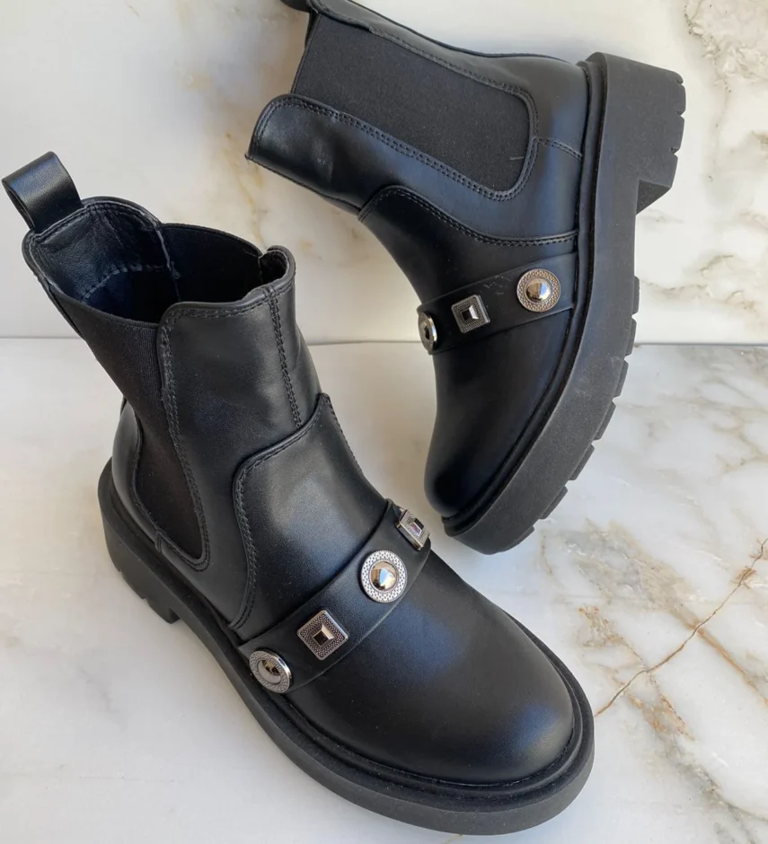 Bota Feminina Cano Médio Tratorada Preta - Fernanda Ramos Store