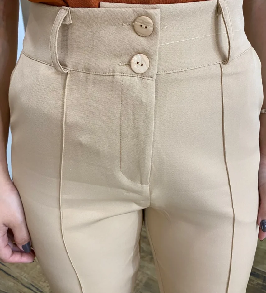 Calça Ana Alfaiataria Feminina com 2 Botões Bege - Fernanda Ramos Store