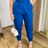 Calça Cenoura Alfaiataria Feminina com 2 Botões Azul - Fernanda Ramos Store