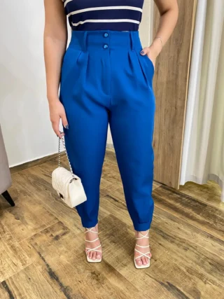 Calça Cenoura Alfaiataria Feminina com 2 Botões Azul - Fernanda Ramos Store