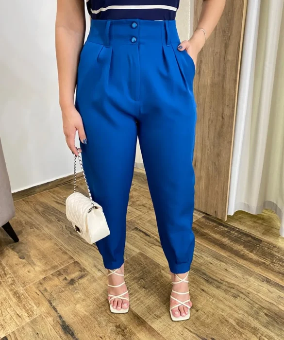 Calça Cenoura Alfaiataria Feminina com 2 Botões Azul - Fernanda Ramos Store