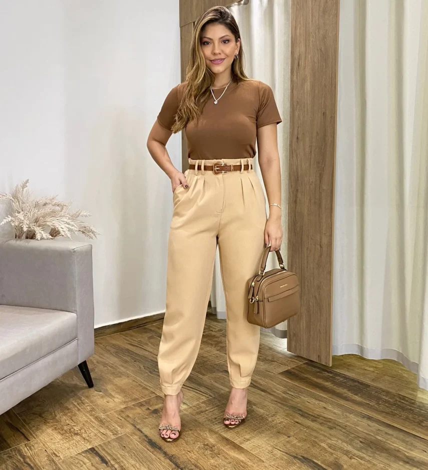 Calça Cenoura Alfaiataria Feminina com 2 Botões Bege - Fernanda Ramos Store
