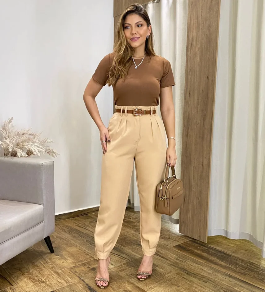 Calça Cenoura Alfaiataria Feminina com 2 Botões Bege - Fernanda Ramos Store