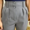 Calça Cenoura Alfaiataria Feminina com 2 Botões Cinza - Fernanda Ramos Store